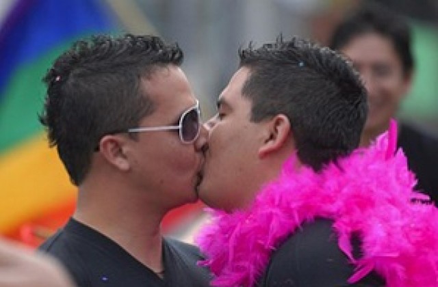Албания може да легализира гей-браковете