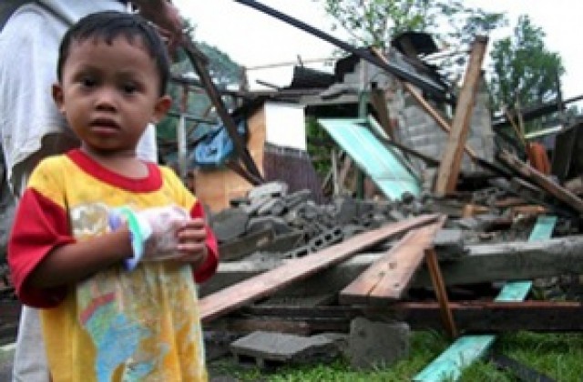 Най-малко 32 загинали при земетресение в Индонезия