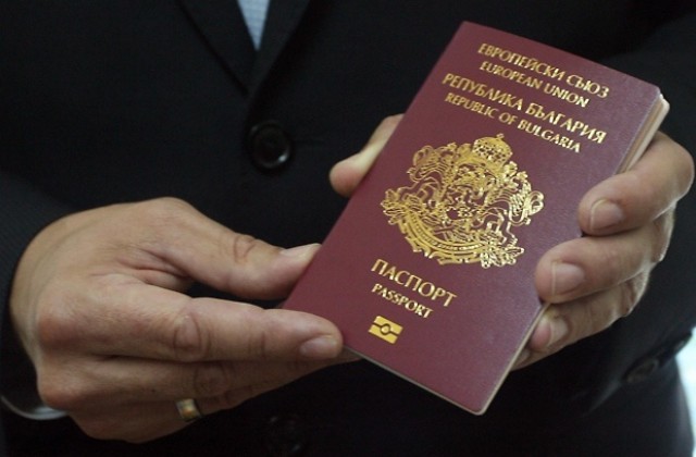Депутати обсъждат въвеждането на новите паспорти с биометрични данни