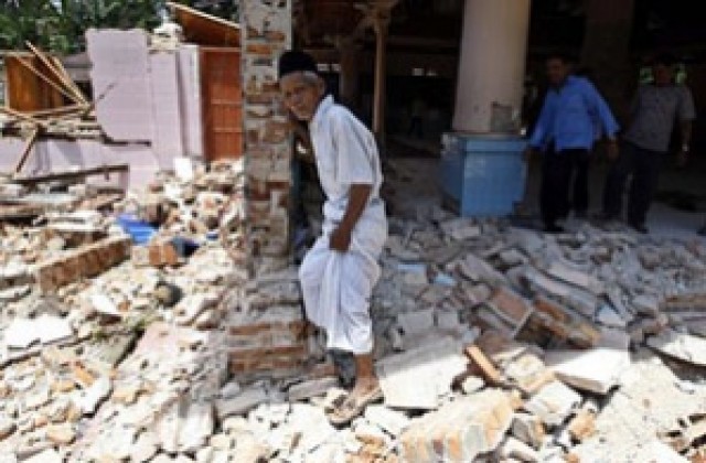 Силно земетресение на остров Сулавеси