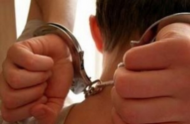 Задържаха младеж заради залято с киселина момиче в Кърджали