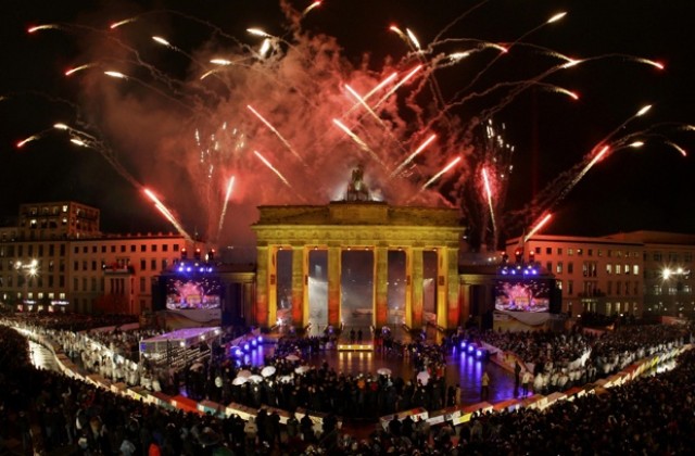 Германия отбеляза 20 години от падането на Берлинската стена