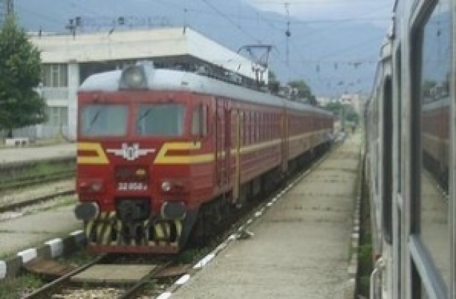 Временно прекъсва движението на влаковете между Плачковци и Кръстец
