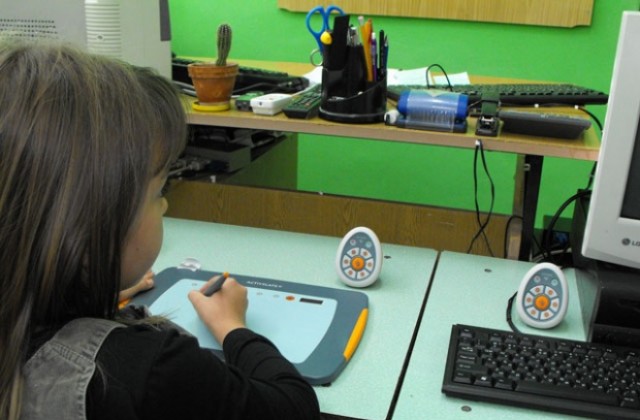 В разградско училище учат математика и физкултура  във виртуална класна стая