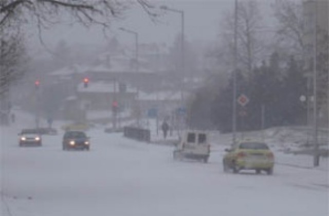 Останаха 5 села без ток в Разградско, рейсовете спират