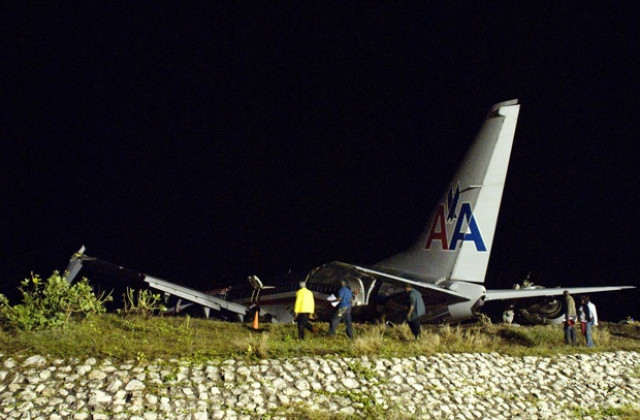 Над 90 ранени при инцидент със самолет в Ямайка