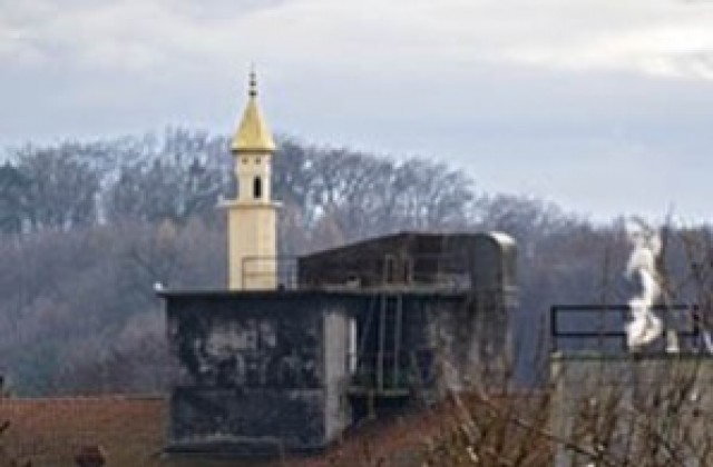 Минаре на 400-годишна джамия в Мароко се срути и уби 32 души