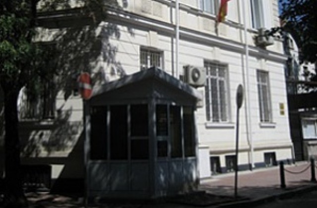 Слагат бариери край испанското посолство в София
