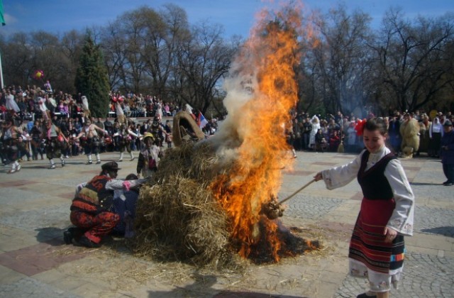 Откриха Фестивала на маскарадните игри в Стара Загора
