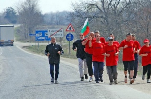 Клокотница посрещна маратонците от Търново