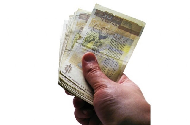 По проект ще обучават и намират работа на безработните