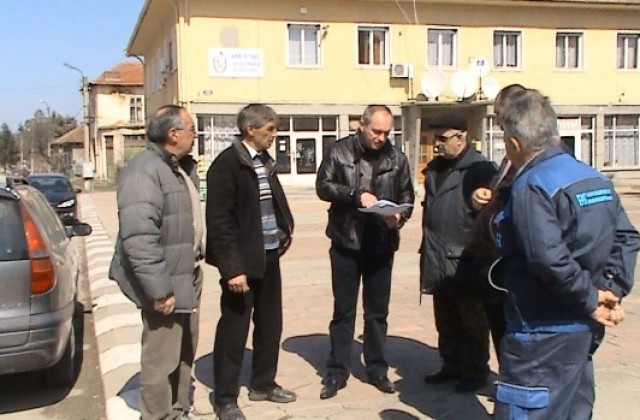 Депутатът Ивелин Николов обеща помощ за водоснабдяването на Бръшляница