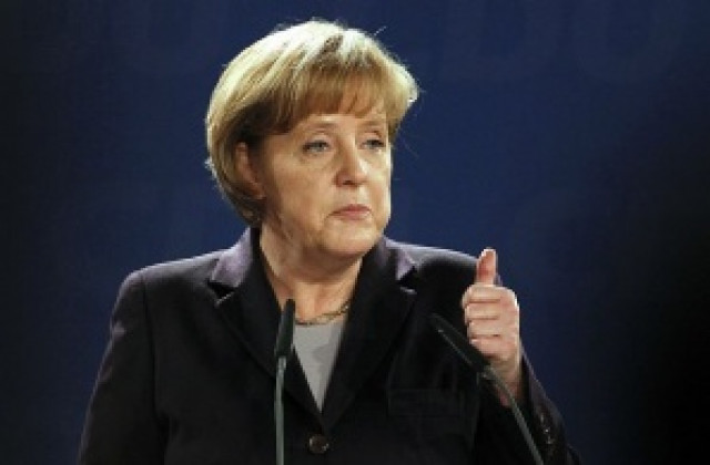 Меркел ще работи активно, за да се постигне план в помощ на Гърция