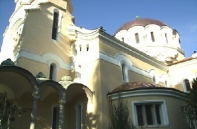 Кметът на Кюстендил забрани продажбата на свещи от търговци пред храмовете