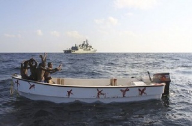 13 българи все още са в ръцете на сомалийски пирати