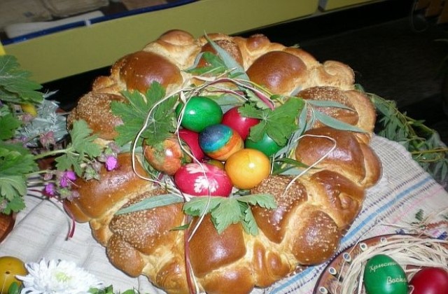 На Велика събота се месят козунаци