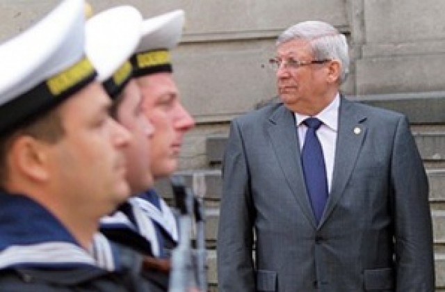 Военният министър съжалява за ареста на своя предшественик