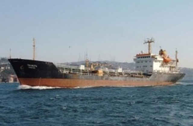 Пирати отвлякоха танкер с 15 българи. Капитанът е Румян Попов