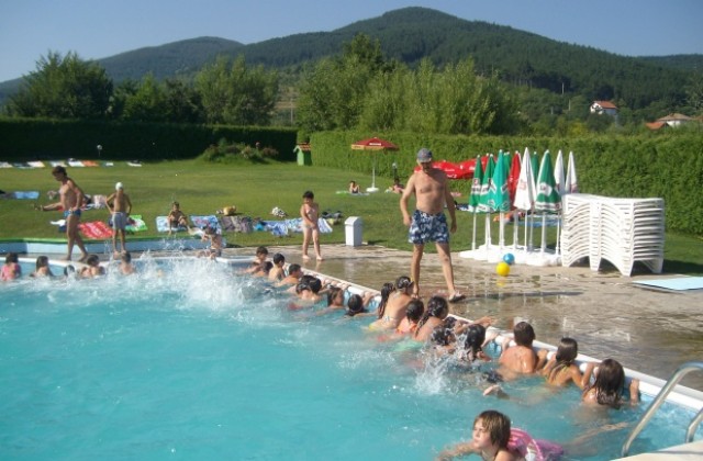 Четири басейна в община Кюстендил с разрешителни за къпане и плуване