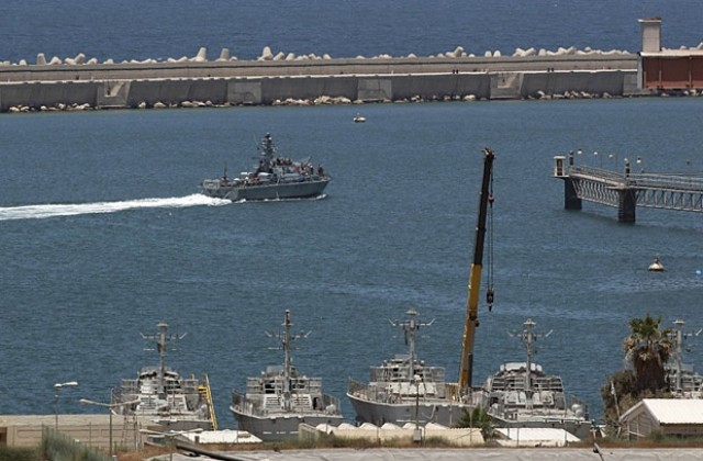 Израелски военни завзеха кораб с хуманитарна помощ, без да употребят сила