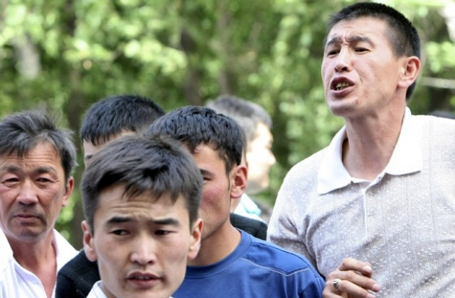 Киргизстан иска военна помощ от Русия
