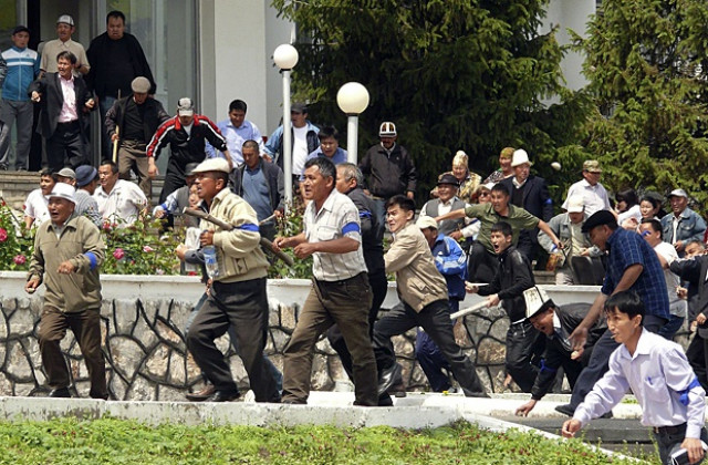 113 са вече жертвите на насилието в Киргизстан
