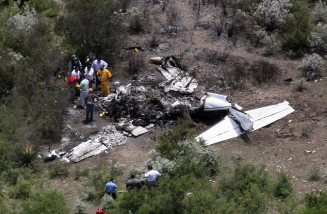 Осем души загинаха при катастрофа на самолет в Мексико