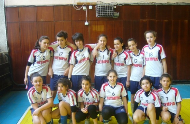 Волейболният отбор на Велбъжд, момичета до 13 години е 4- ти в България