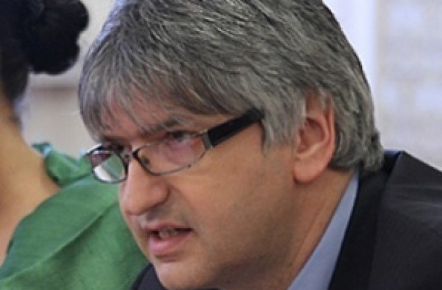 Лъчезар Иванов подава оставка и от здравната комисия