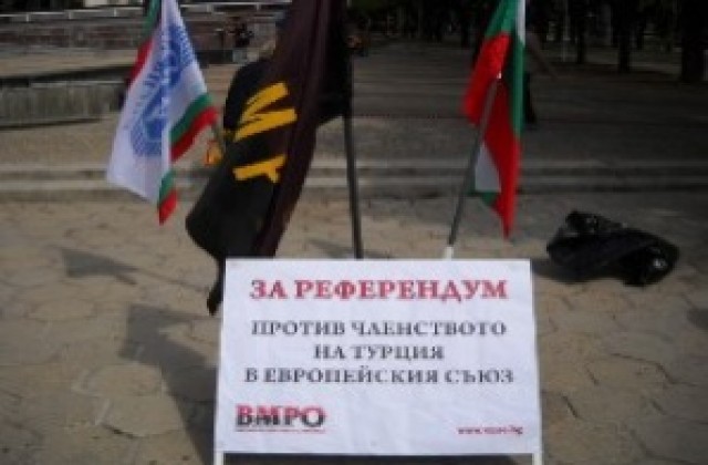 Повече от 27 000 старозагорци подкрепиха подписката на ВМРО
