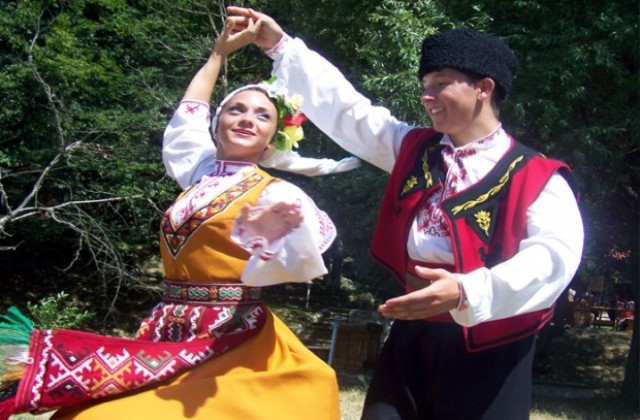 Фолклорен празник събира самодейни състави в Аксаково