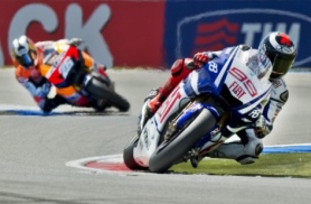 Лоренсо с пореден пол-позишън, Роси пети