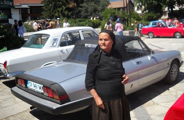 Жители и гости на Банско се любуваха на ретро возила