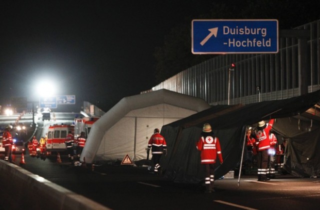 Масова паника на технопарада в Дуисбург, жертвите вече са 19