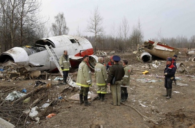 Москва бавела разследването на трагедията край Смоленск