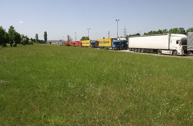 Заради жегите спират тежкотоварните камиони за часове през деня