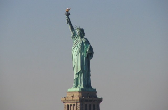 Затварят статуята на свободата за година
