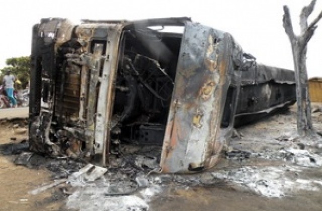Сграда се срути в Нигерия, в ДР Конго автобус падна в река