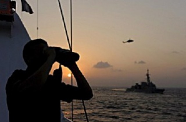 Пирати отвлякоха товарен кораб с грузинци и турци край Сомалия