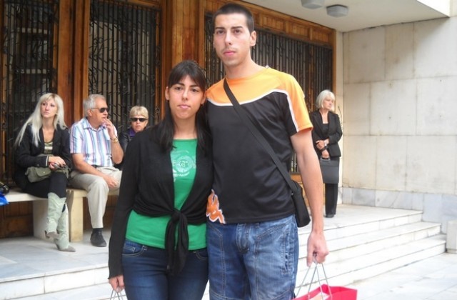 9 деца на загинали полицаи получиха лаптопи от МВР