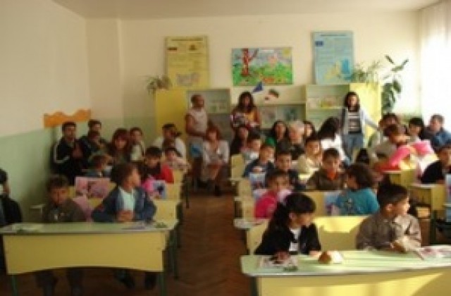 Училищният звънец бие за 399 първокласници в община Димитровград