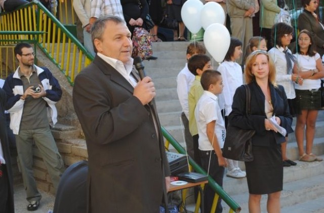 Костадин Хаджигаев - официален гост на училищния празник във II ОУ