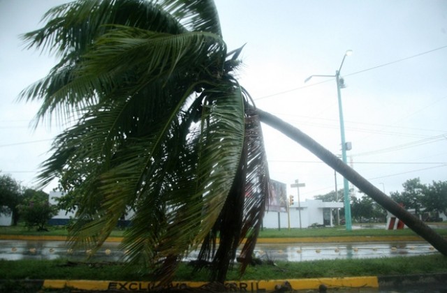 Нова тропическа буря в района на Карибите прераства в ураган