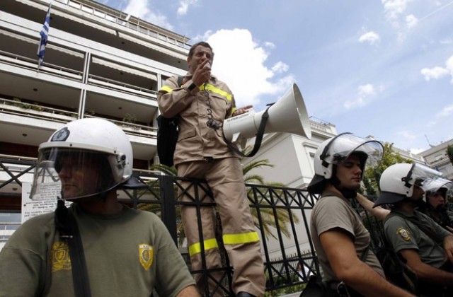 Вълна от стачки блокира транспорта в Гърция