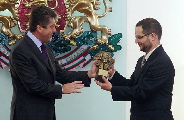 Д-р Петър Попов е носителят на наградата Джон Атанасов за 2010 г.