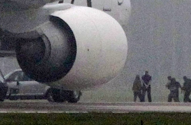 Пътнически самолет кацна аварийно след бомбена заплаха