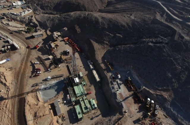 Спасителният тунел достигна до чилийските миньори