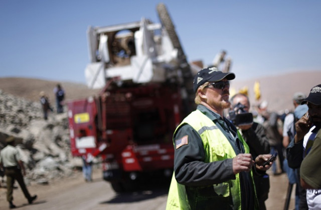 Спасяването на чилийските миньори навлиза в нова инфарктна фаза