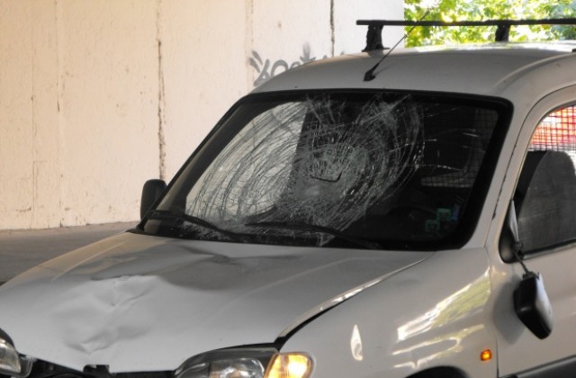 Пожарникар блъсна пешеходец