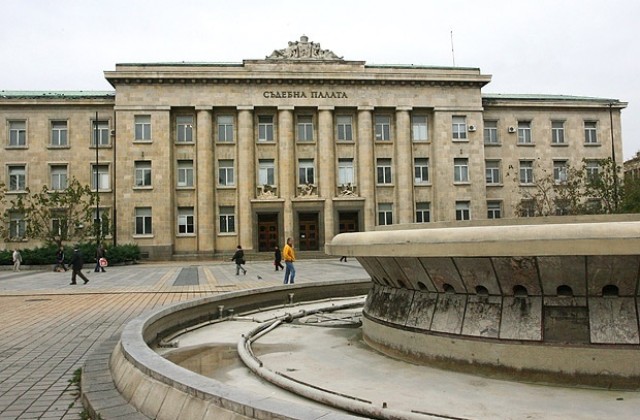 Полицията издирва 30-годишен русенец след стрелба в центъра